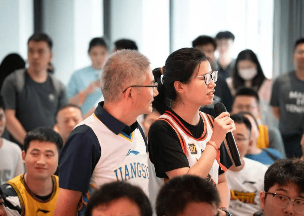 奔赴一场与, div